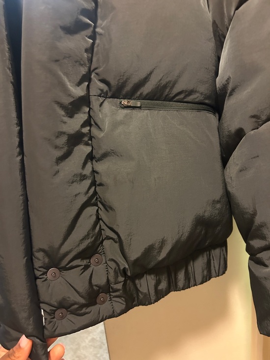 ALO Yoga Women's Dark Grey Shawl-Collar Puffer Jacket - Picture 4 of 6
